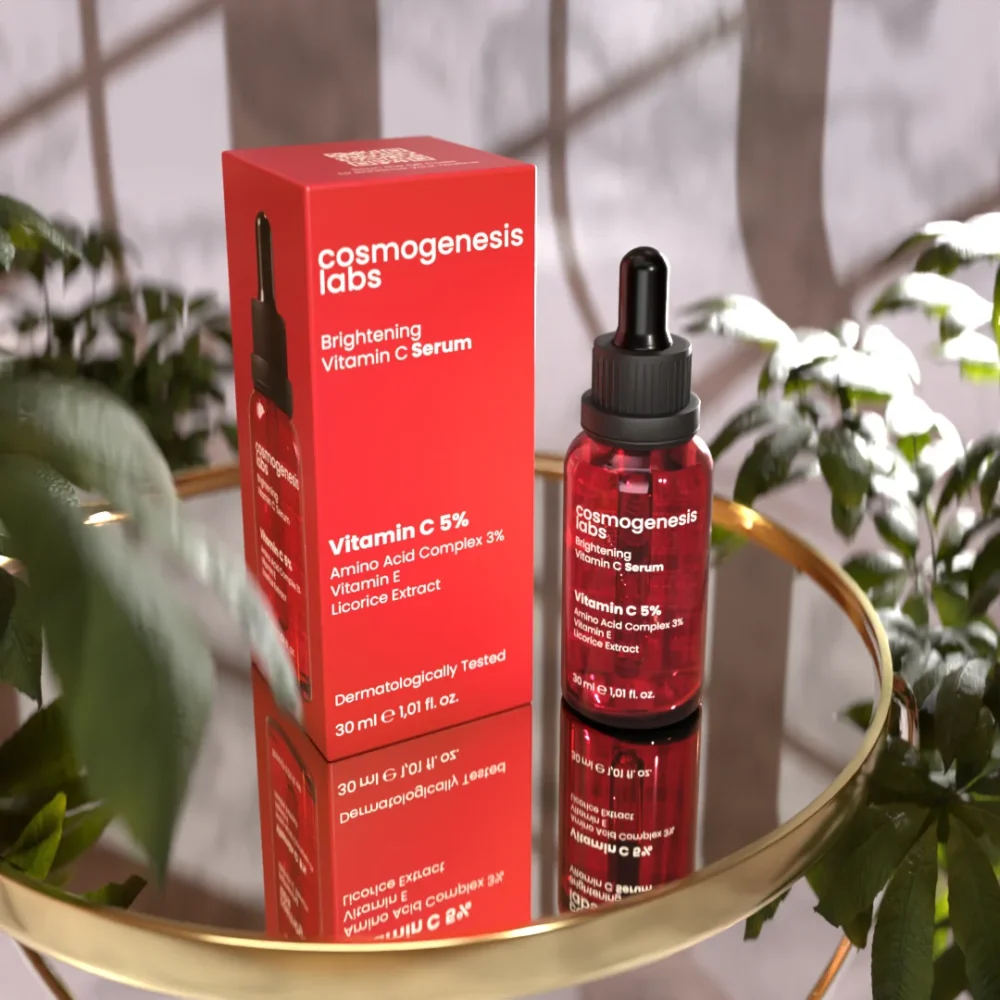 Sérum Éclaircissant à la Vitamine C: the product in a lifestyle setting